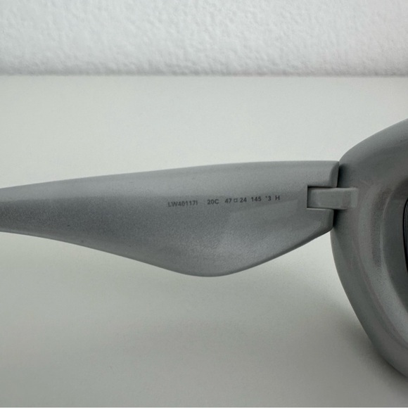 NEW!!! Loewe LW40117I 20C sunglasses Authentic Retail 395$ - Picture 5 of 5